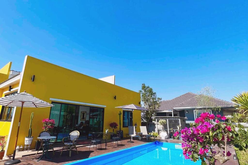 Colorful Pool Villa, Chiang Rai, Thailand Exterior foto
